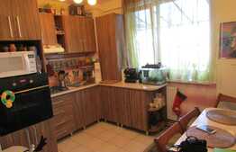 Vanzare apartament 2 camere, 50 mp, zona Mercur