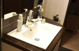 De vanzare 3 camere decomandate, 77 mp utili, boxa la subsol, zona Piata Cipariu