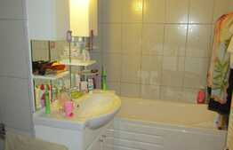 4 camere, 76 mp, decomandat, boxa, etaj intermediar, zona Expo Transilvania