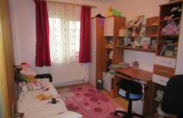 4 camere, 76 mp, decomandat, boxa, etaj intermediar, zona Expo Transilvania