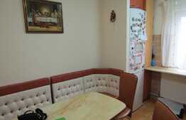 4 camere, 76 mp, decomandat, boxa, etaj intermediar, zona Expo Transilvania