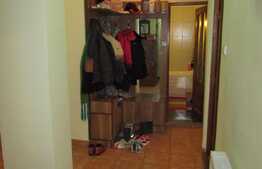 4 camere, 76 mp, decomandat, boxa, etaj intermediar, zona Expo Transilvania