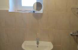 Garsoniera, 25 mp, decomandata, boxa la subsol, zona Bisericii Ortodoxe