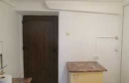 Garsoniera, 25 mp, decomandata, boxa la subsol, zona Bisericii Ortodoxe