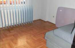 Apartament decomandat cu 4 camere, 87 mp, zona Calea Floresti