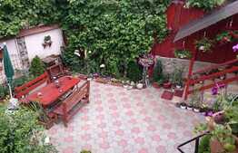 Apartament 3 camere, 110 mp, decomandat, imobil tip casa/vila, zona Petrom