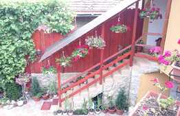 Apartament 3 camere, 110 mp, decomandat, imobil tip casa/vila, zona Petrom