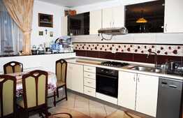 Apartament 3 camere, 110 mp, decomandat, imobil tip casa/vila, zona Petrom