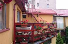 Apartament 3 camere, 110 mp, decomandat, imobil tip casa/vila, zona Petrom