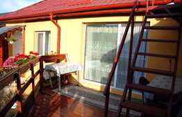 Apartament 3 camere, 110 mp, decomandat, imobil tip casa/vila, zona Petrom