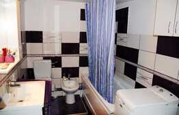 Apartament 3 camere, 110 mp, decomandat, imobil tip casa/vila, zona Petrom