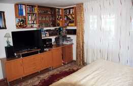 Apartament 3 camere, 110 mp, decomandat, imobil tip casa/vila, zona Petrom