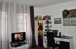 Apartament 3 camere, 110 mp, decomandat, imobil tip casa/vila, zona Petrom