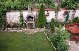 Apartament 3 camere, 110 mp, decomandat, imobil tip casa/vila, zona Petrom