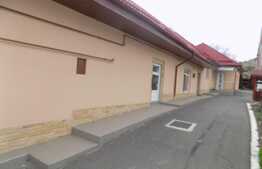 Casa 4 camere, 176 mp, teren 1254 mp, zona linistita de case/vile