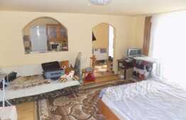 Casa 4 camere, 176 mp, teren 1254 mp, zona linistita de case/vile