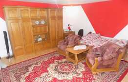 Casa 4 camere, 176 mp, teren 1254 mp, zona linistita de case/vile