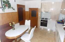 Casa 4 camere, 176 mp, teren 1254 mp, zona linistita de case/vile