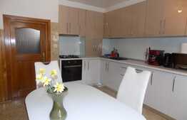 Casa 4 camere, 176 mp, teren 1254 mp, zona linistita de case/vile