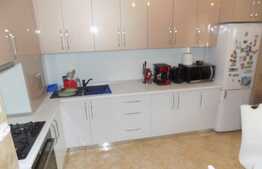 Casa 4 camere, 176 mp, teren 1254 mp, zona linistita de case/vile