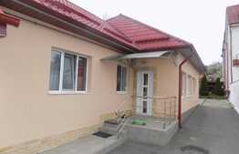 Casa 4 camere, 176 mp, teren 1254 mp, zona linistita de case/vile