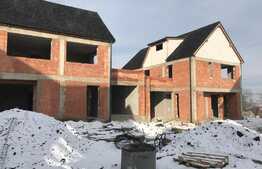 Vanzare casa individuala, 170 mp utili, 418 mp teren, semifinisata, zona linistita!