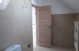 Mansarda inalta cu 2 camere, 49 mp, 2 balcoane! Parcare! Zona Terra!