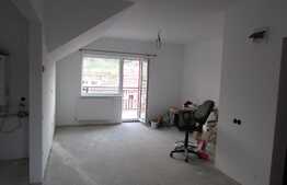 Mansarda inalta cu 2 camere, 49 mp, 2 balcoane! Parcare! Zona Terra!