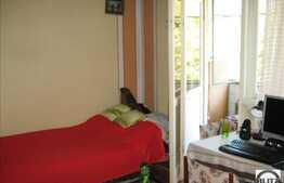 Vanzare apartament 3 camere, semidecomandat, cu boxa la subsol, zona Albac