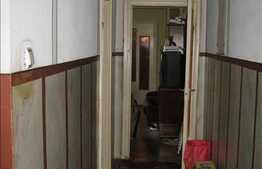 Vanzare apartament 3 camere, semidecomandat, cu boxa la subsol, zona Albac