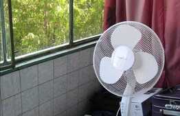 Vanzare apartament 3 camere, semidecomandat, cu boxa la subsol, zona Albac