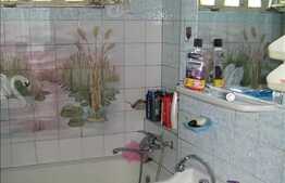 Vanzare apartament 3 camere, semidecomandat, cu boxa la subsol, zona Albac