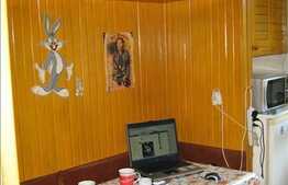 Vanzare apartament 3 camere, semidecomandat, cu boxa la subsol, zona Albac