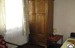 Vanzare apartament 3 camere, semidecomandat, cu boxa la subsol, zona Albac