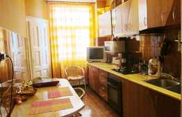 Apartament 2 camere, 80,2 mp, etaj intermediar, boxa subsol, zona Piata Unirii