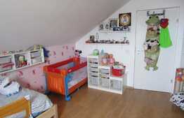 Mansarda cu 3 camere, 92 mp, 1 balcon! Parcare! Zona strazii Eroilor!