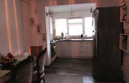 Apartament pe doua niveluri, 3 camere, 70 mp! Zona strazii Florilor!