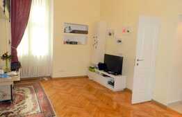 Garsoniera 40 mp, A. C., nisa de dormit, mobilat modern, zona Piata Muzeului