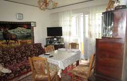 3 camere, 55 mp, etaj intermediar, boxa la subsol, zona strazii Primaverii