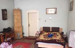 Apartament 3 camere, 117 mp, decomandat, boxa subsol, zona strazii Horea