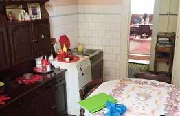 Apartament 3 camere, 117 mp, decomandat, boxa subsol, zona strazii Horea