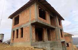 Casa individuala cu 4 camere, 160 mp utili, teren de 350 mp! Zona Vivo!