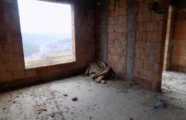 Casa individuala cu 4 camere, 160 mp utili, teren de 350 mp! Zona Vivo!