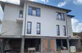 Duplex de 160 mp utili, teren de 250 mp! Zona VIVO!