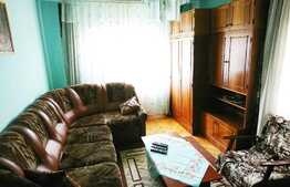 De vanzare apartament 4 camere, 80 mp, decomandat, zona Calvaria