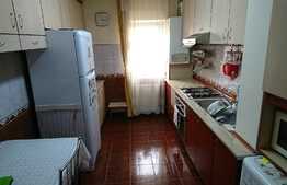 De vanzare apartament 4 camere, 80 mp, decomandat, zona Calvaria
