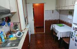 De vanzare apartament 4 camere, 80 mp, decomandat, zona Calvaria