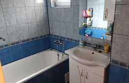 De vanzare apartament 4 camere, 80 mp, decomandat, zona Calvaria