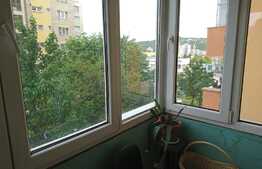 De vanzare apartament 4 camere, 80 mp, decomandat, zona Calvaria