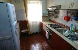 De vanzare apartament 4 camere, 80 mp, decomandat, zona Calvaria